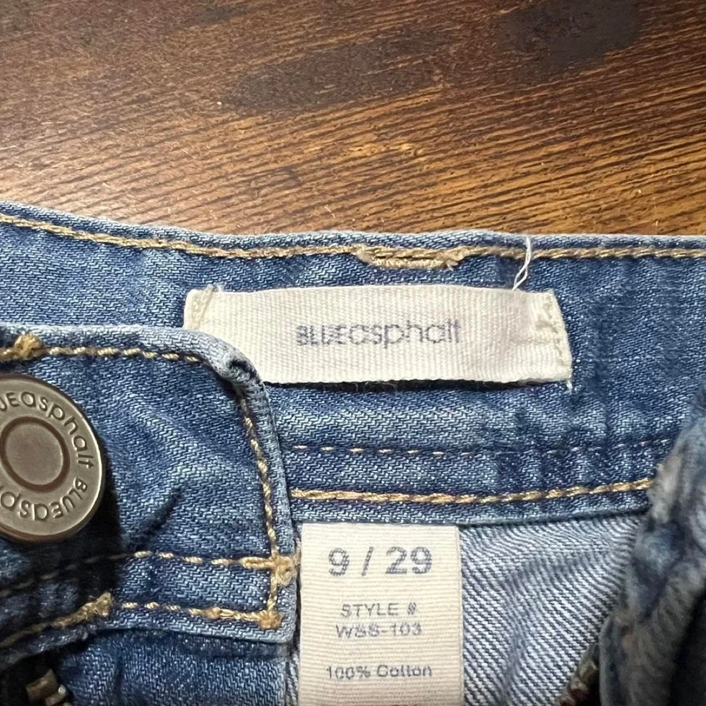 Blue asphalt denim shorts with frayed hem, size 9 317.5
